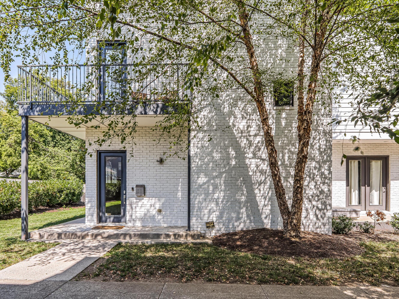 2111 B 10th Ave S Nashville TN-large-004-026-B10thAveS9-1331x1000-72dpi