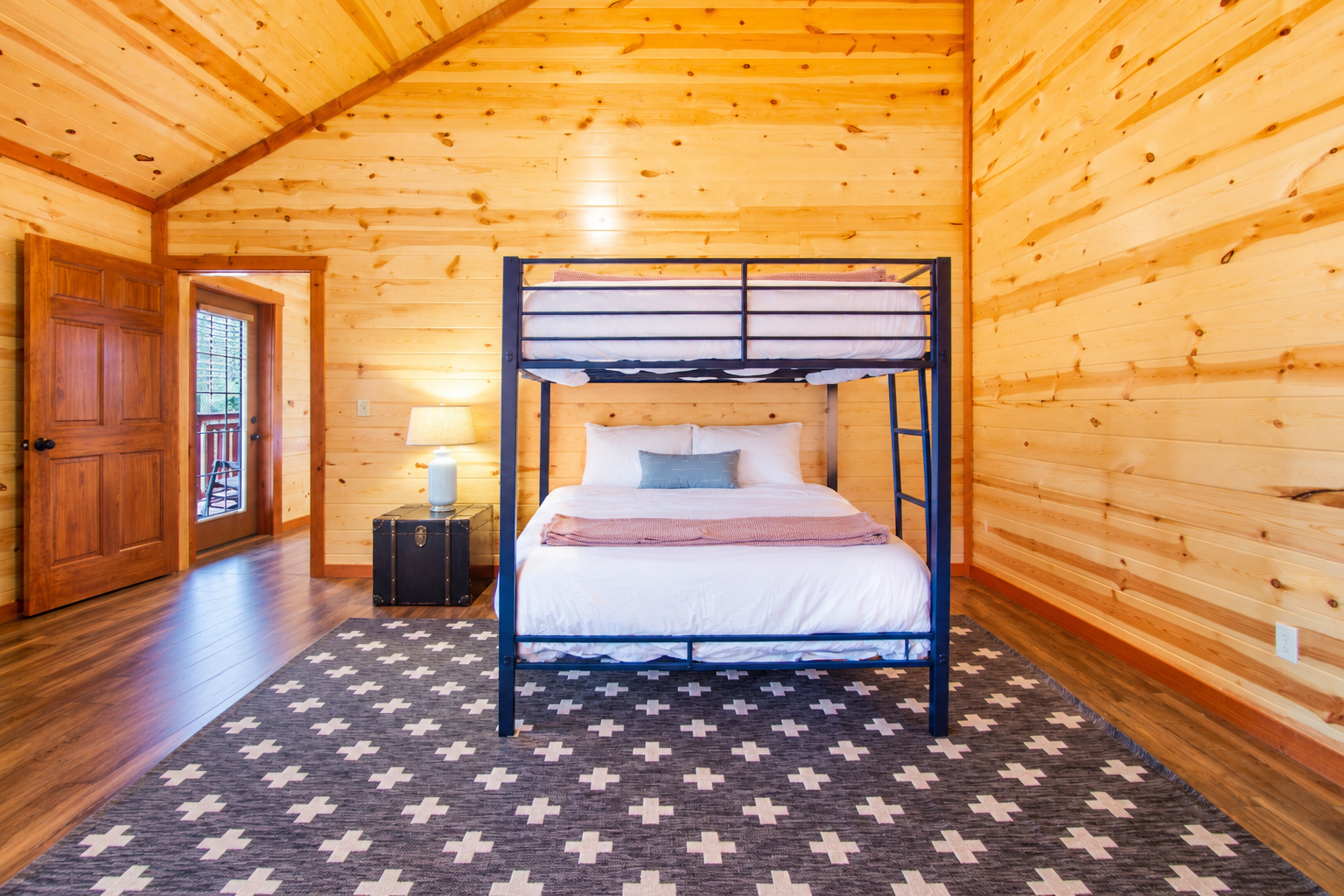 Bedroom 6 - 1 Bunk Bed Queen Size Bed ( Sleeps 2 )