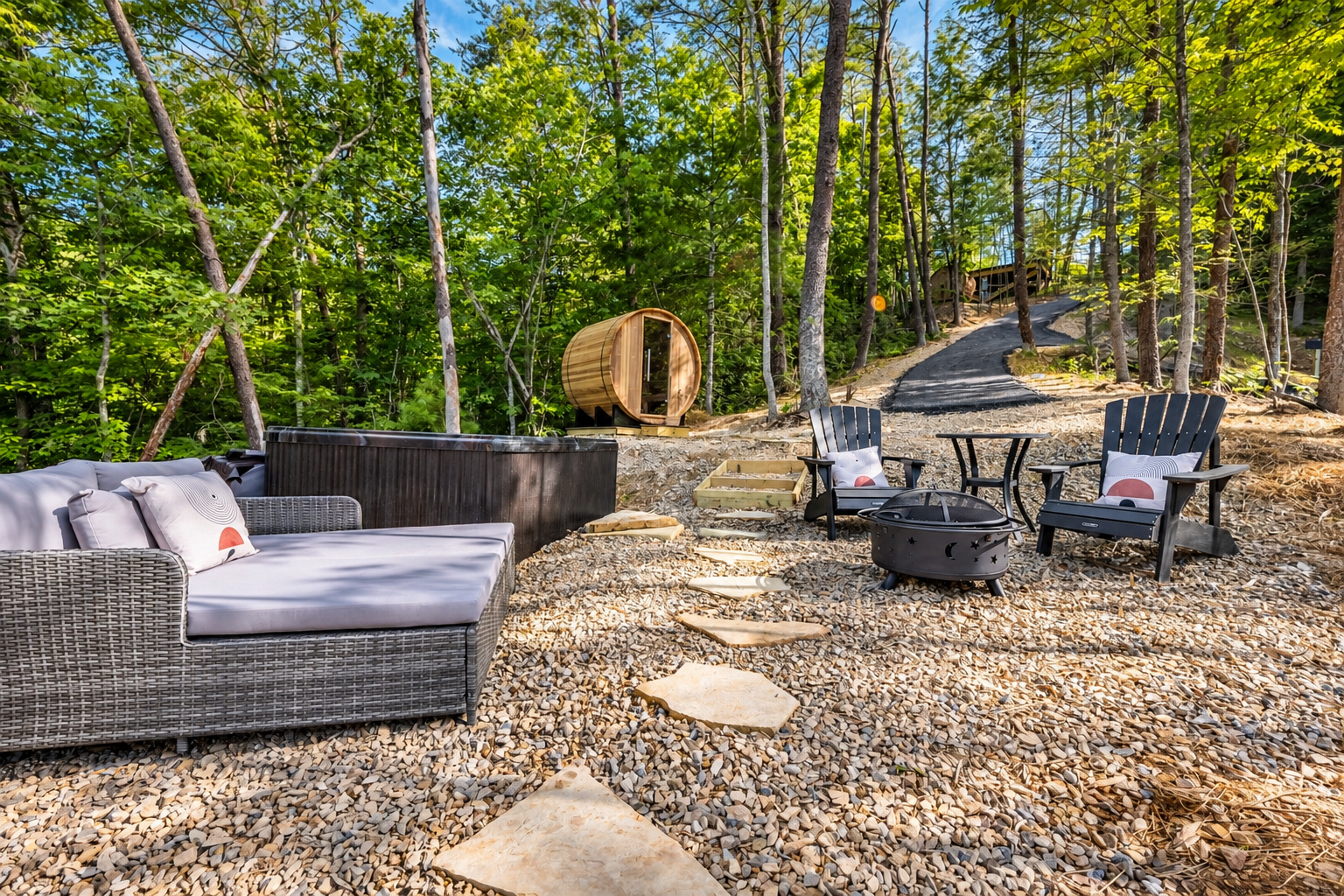 Stargazing bed, sauna, fire pit, hot tub and private eating area