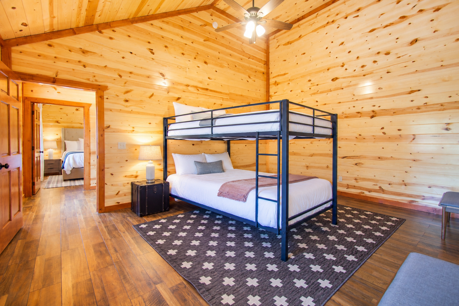 Bedroom 6 - 1 Bunk Bed Queen Size Bed ( Sleeps 2 )