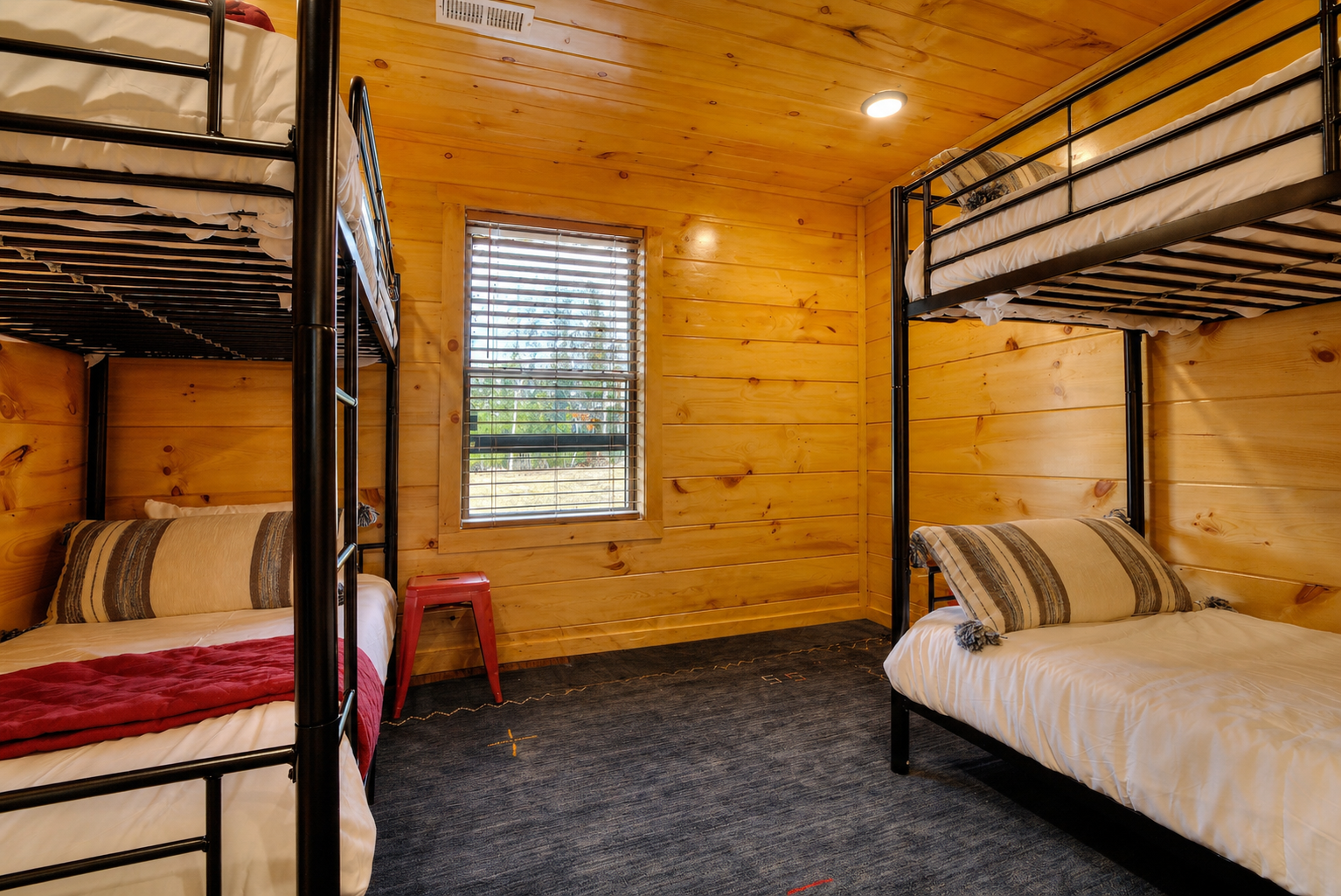Bedroom 4 - 2 Bunk Twin Bed (Sleeps 4)