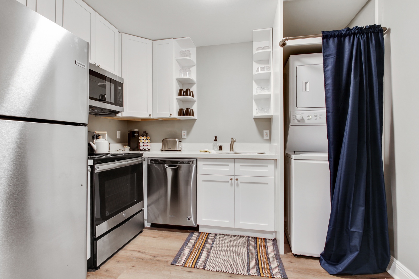 Kitchen and Washer/Dryer
