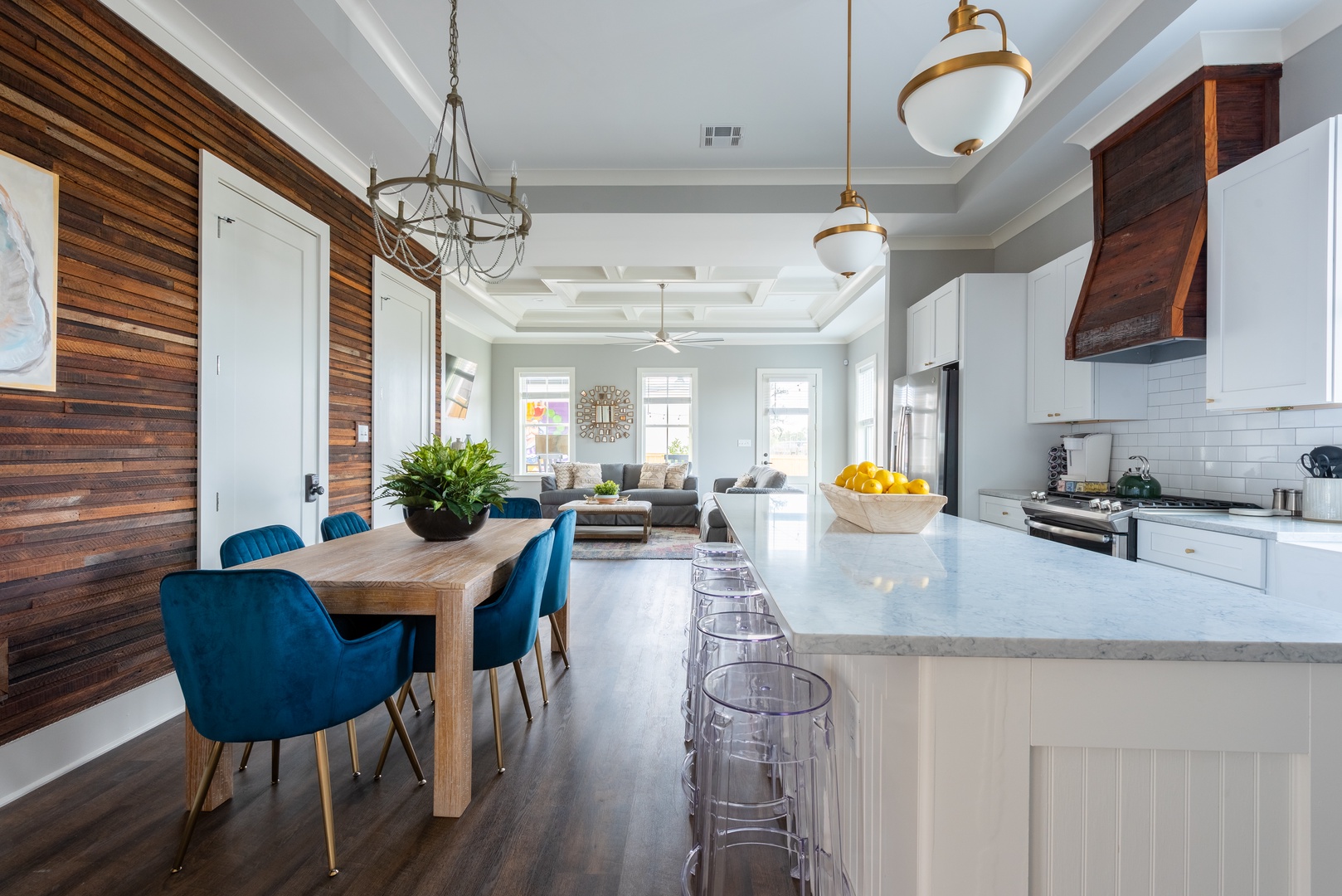 Diving Area/ Kitchen Island