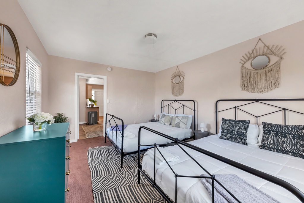 Summerstays Inn-Quiet 1BR w 2 Beds & Pool 123