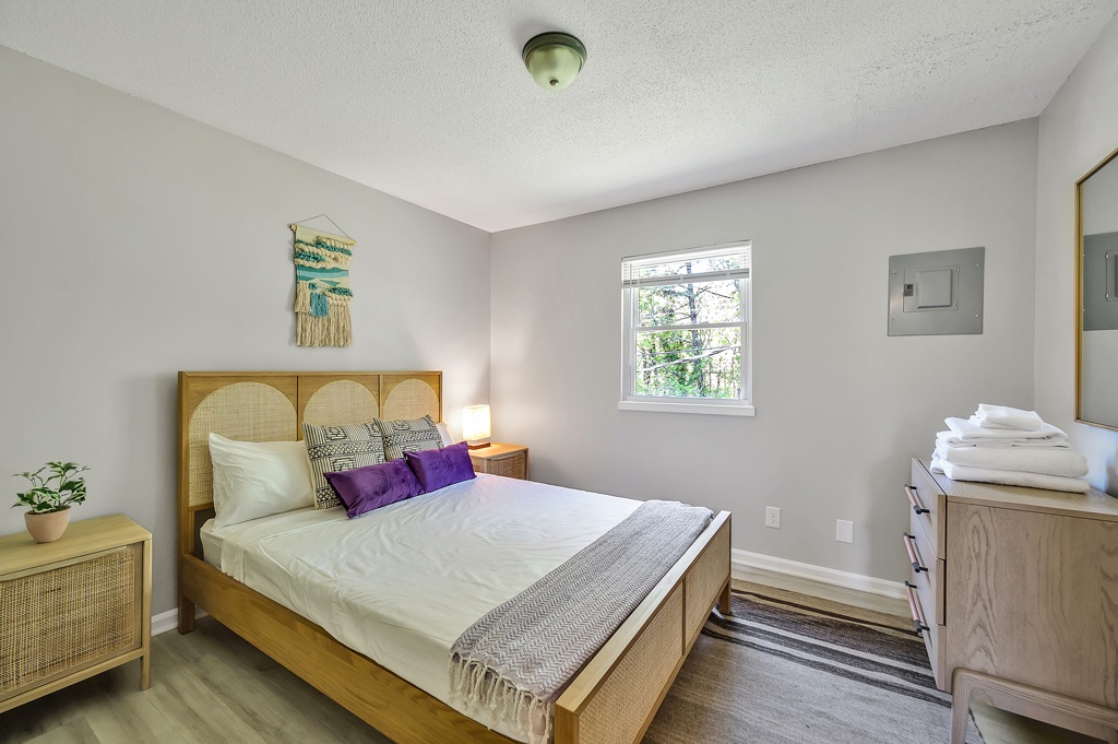 Perfect Getaway 2BR w Parking & Balcony