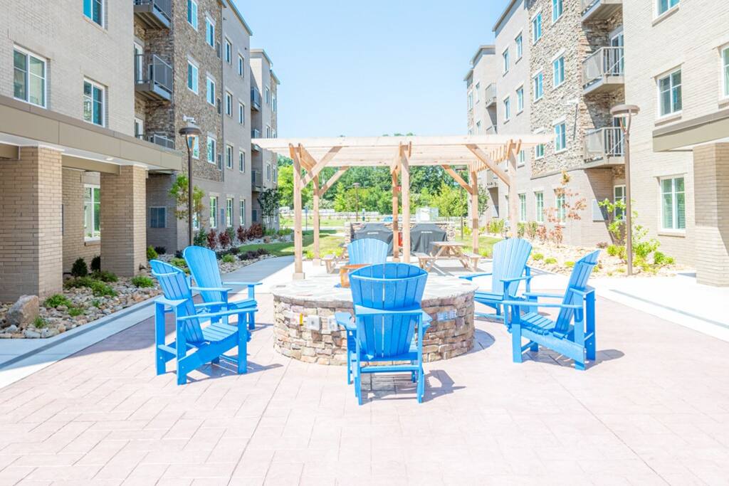 Unique and Central 1BR with parking Gym near RTP