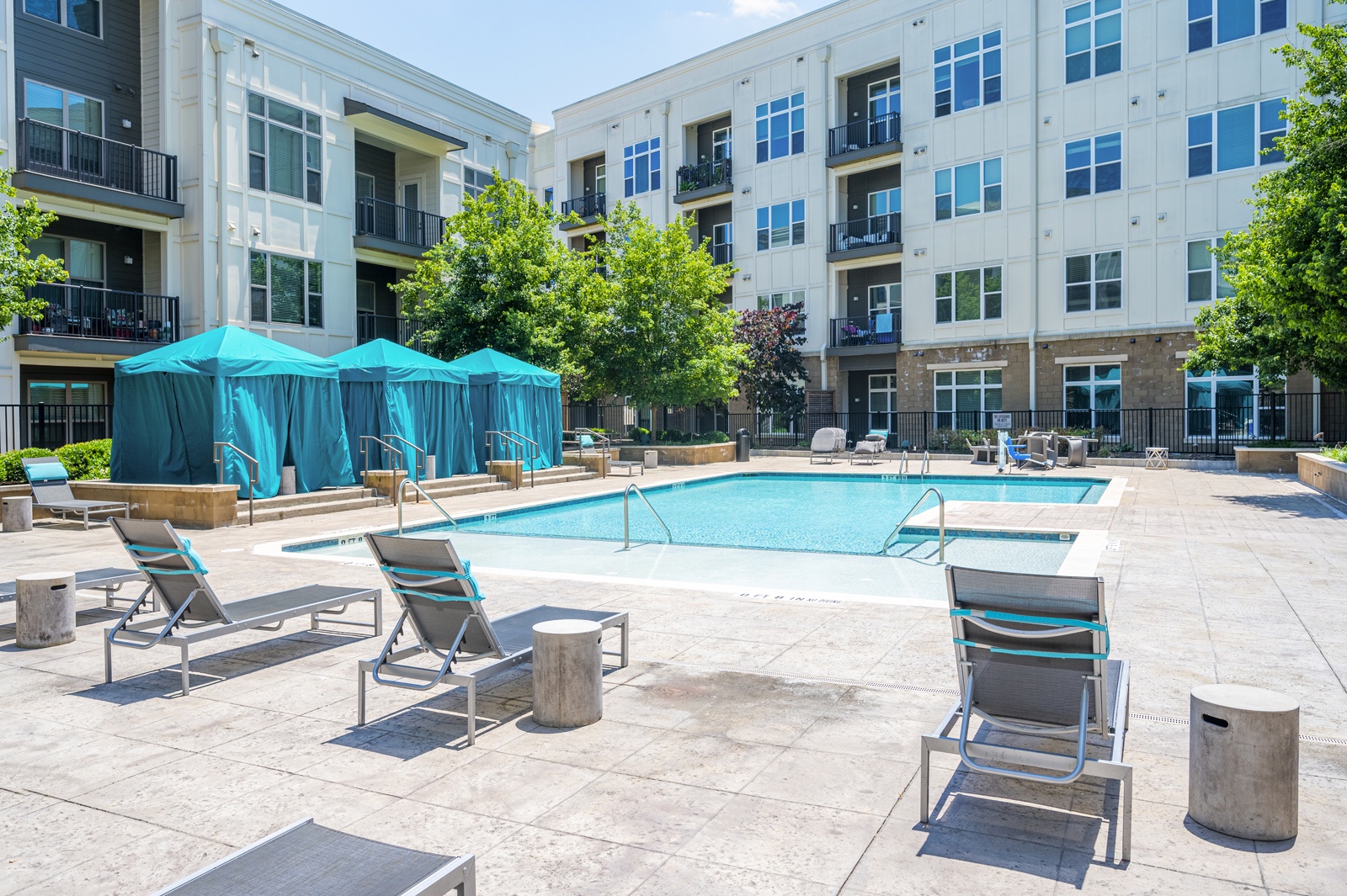 Shining 1BR w Gym Parking Top Location
