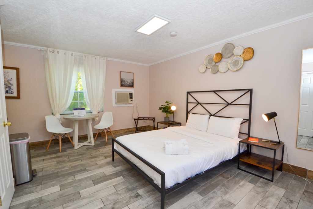 Functional and Convenient Studio w Pool 112
