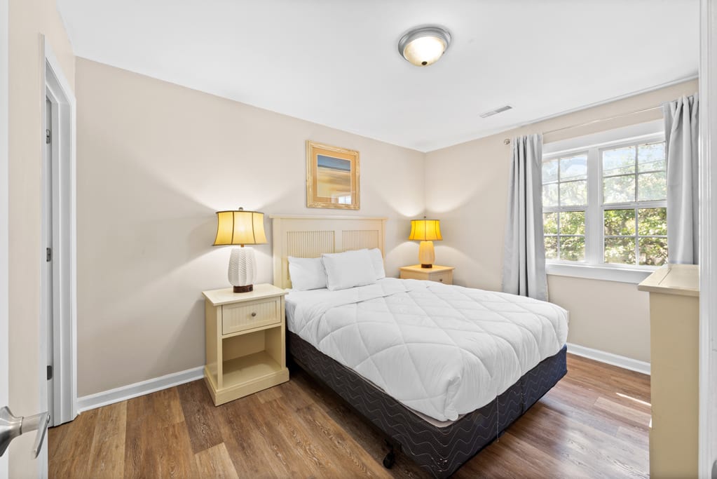 Bright Duplex 2BR Walking Distance from the Beach