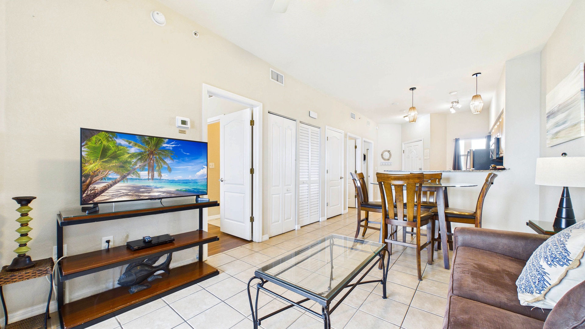 SurfBeach605LivingRoom(2)