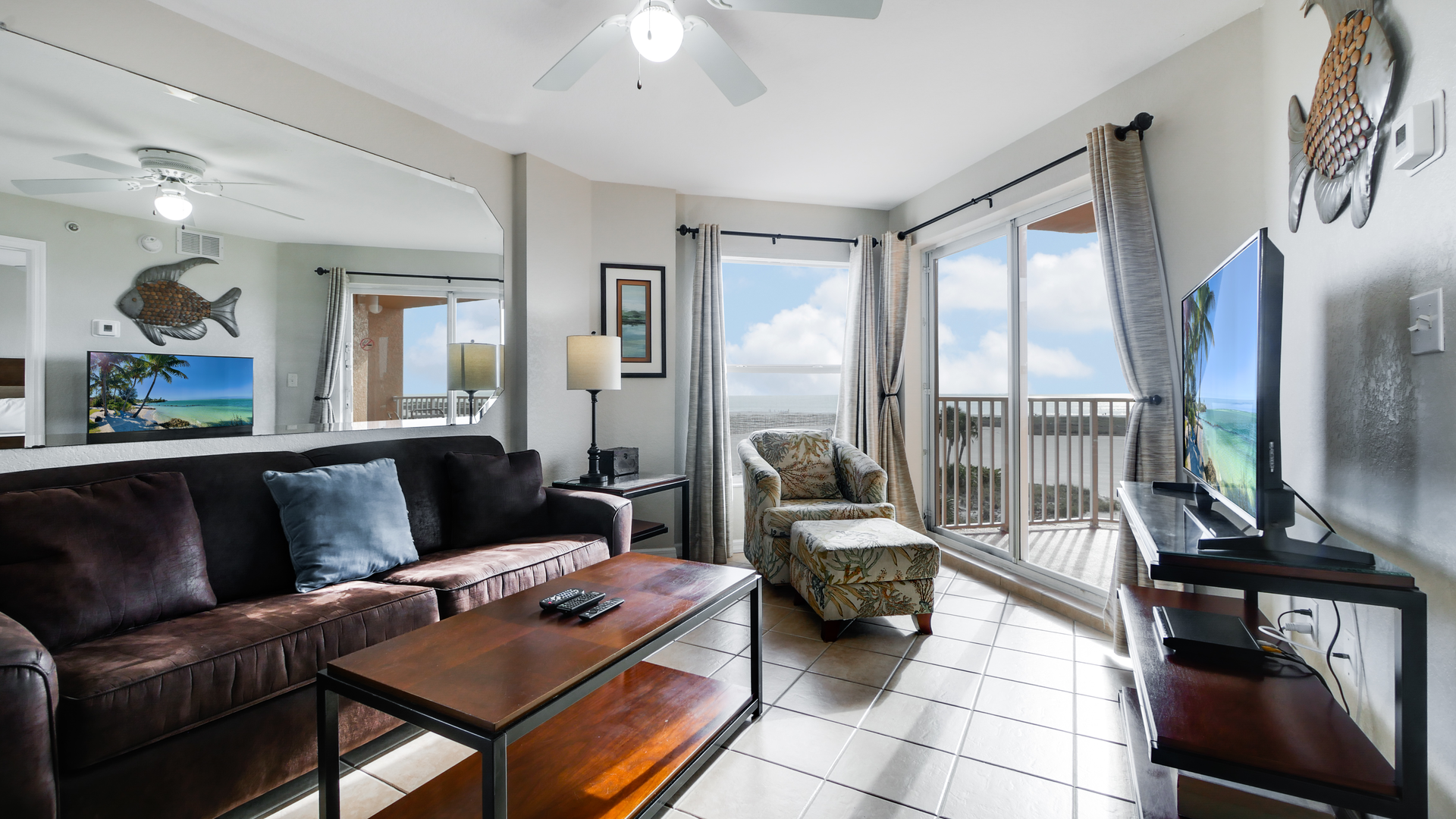 Surf Beach Room 401 Living Room