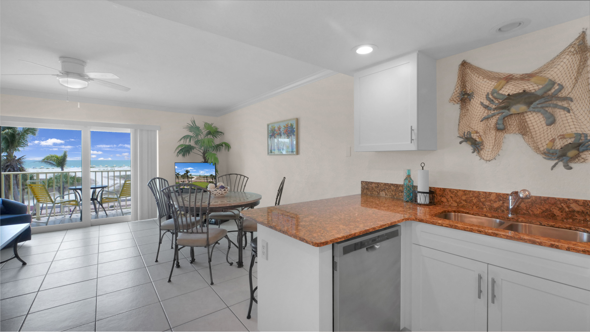 South Beach Room 307 Kitchen and Dining Area