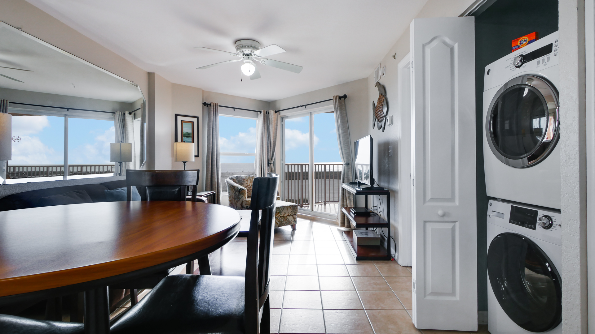 Surf Beach Room 401 Living Room (3)