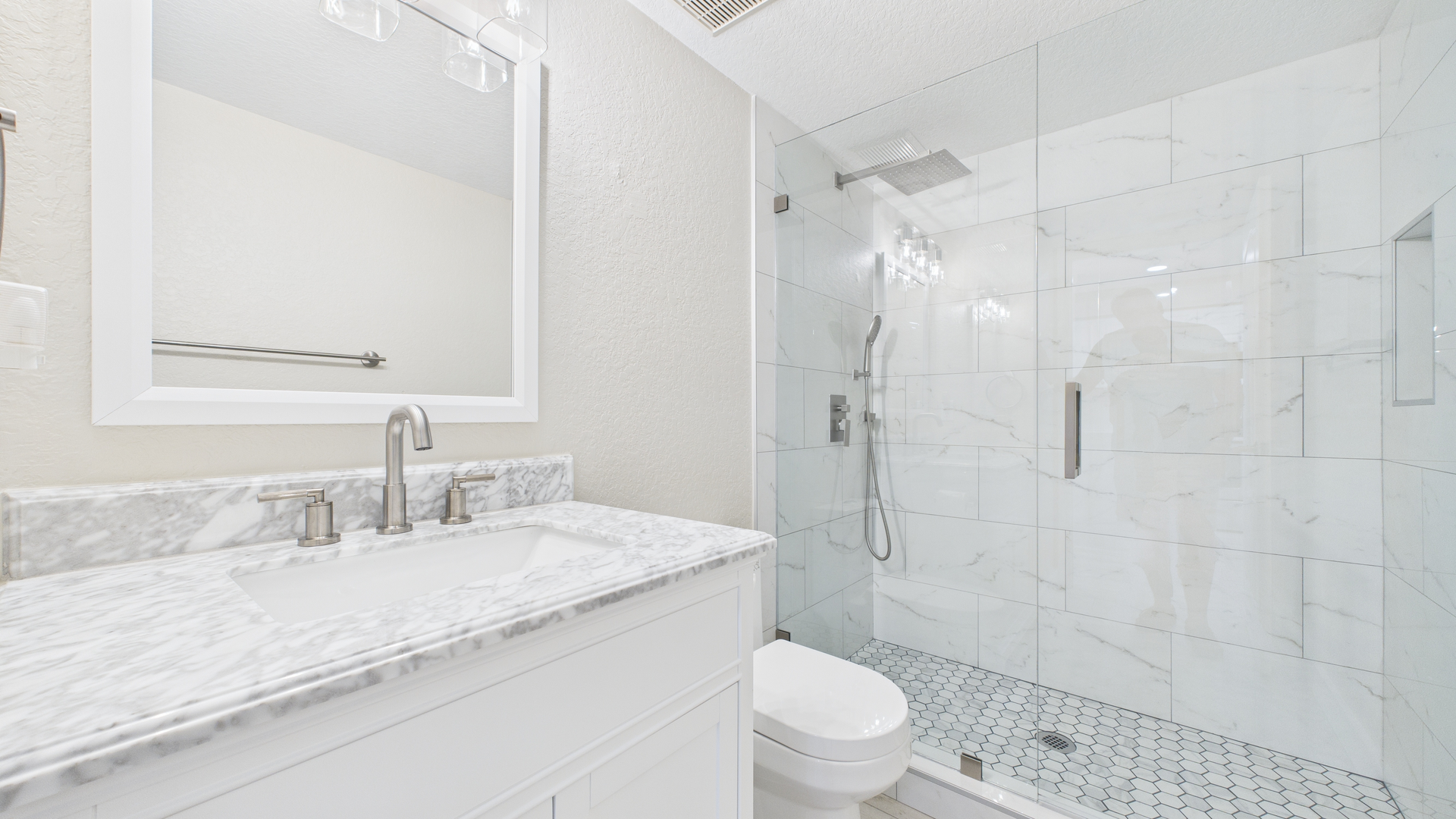 Surf Beach Room 505 Guest Bathroom