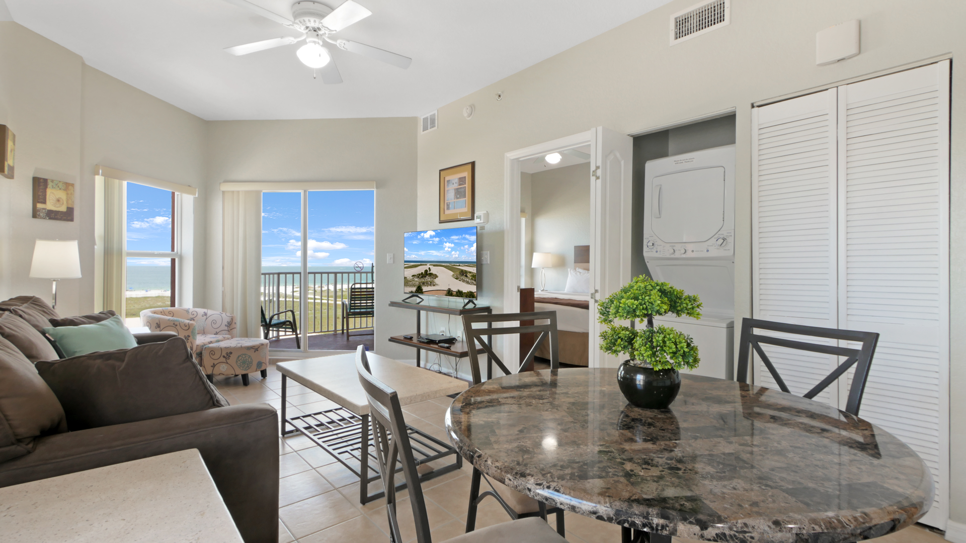 Surf Beach Room 601 Living Room (3)