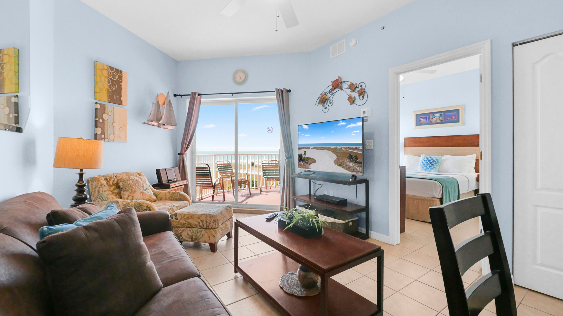 Surf Beach Room 603 Living Room