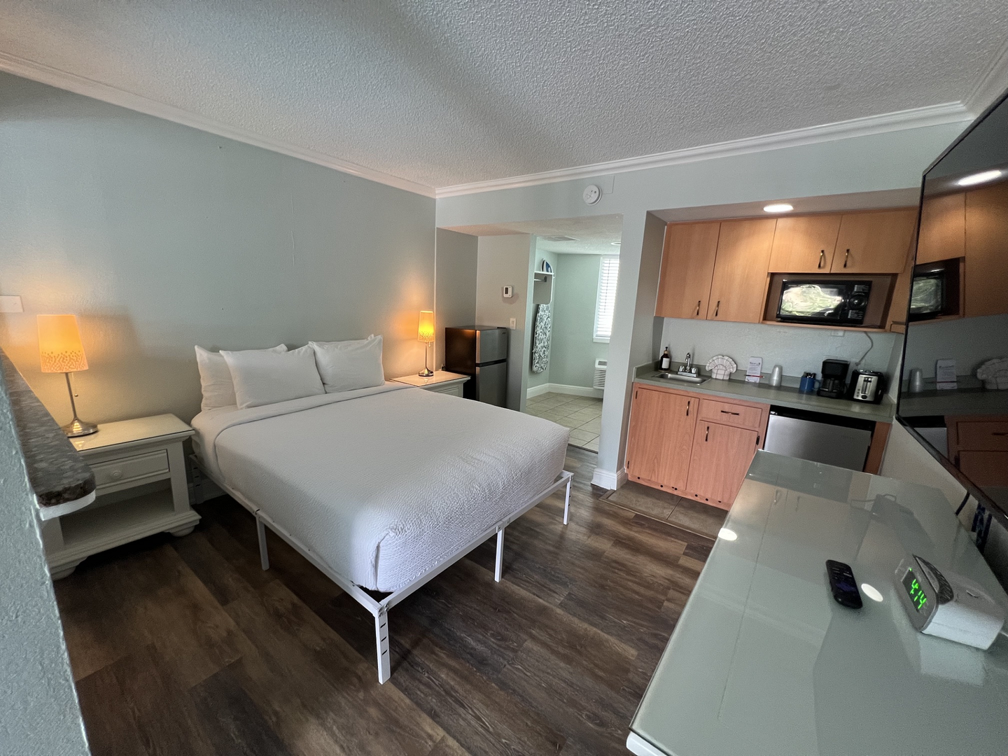 Bedroom Area - Queen Size Bed