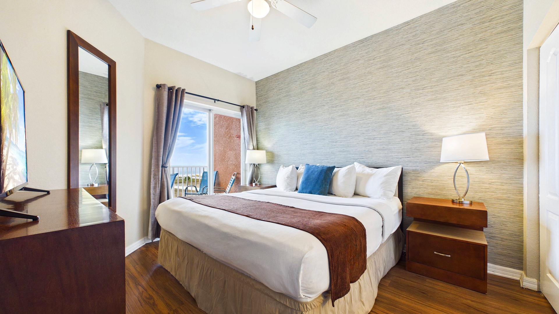 SurfBeach605MasterBedroom