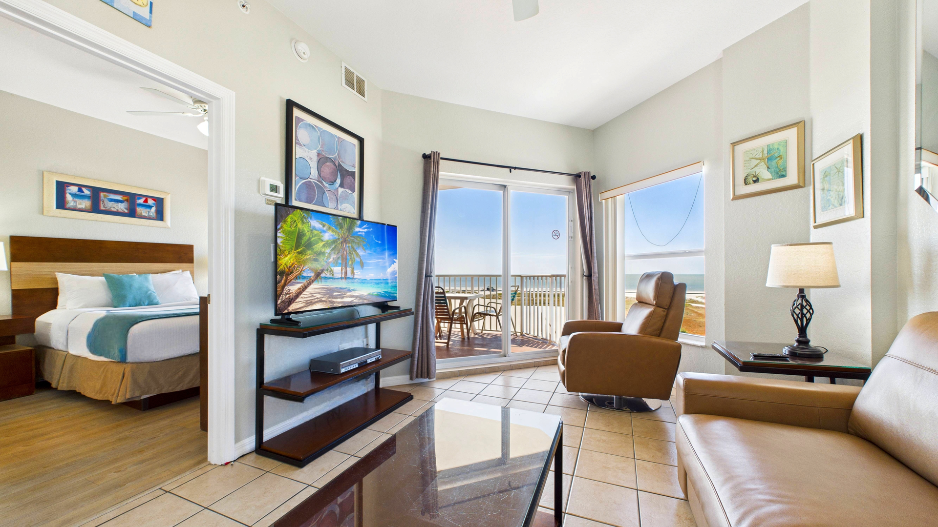 Surf Beach Room 606 Living Room (1)