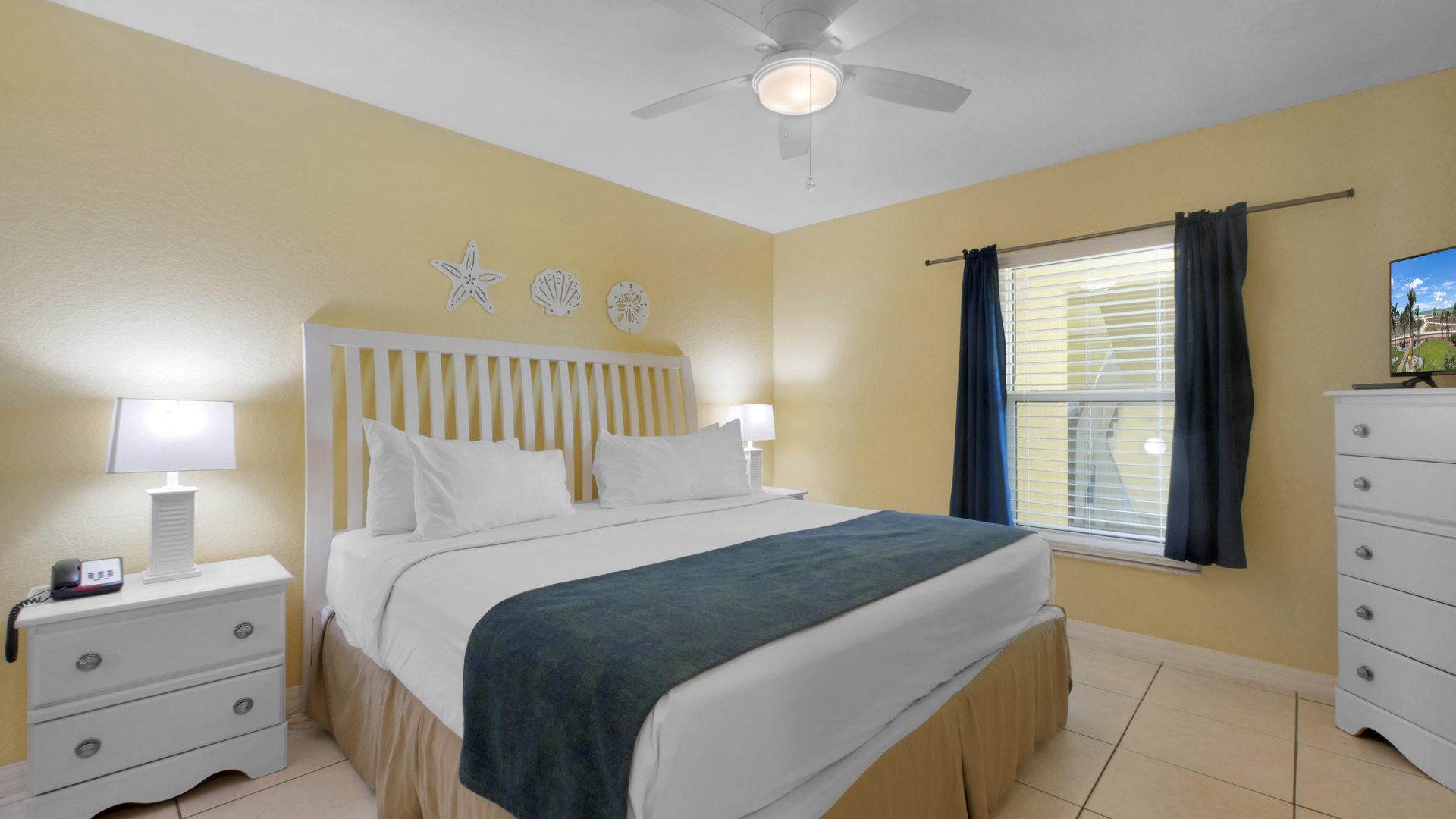 South Beach Room 307 Bedroom (1)