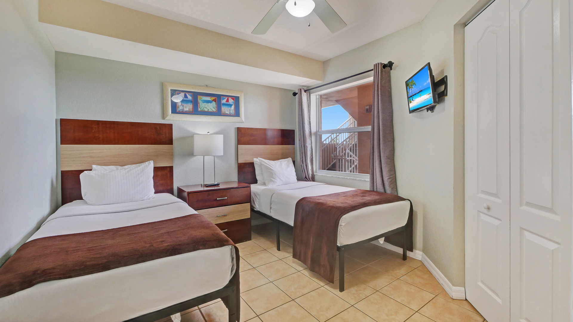 Surf Beach Room 305 Guest Bedroom