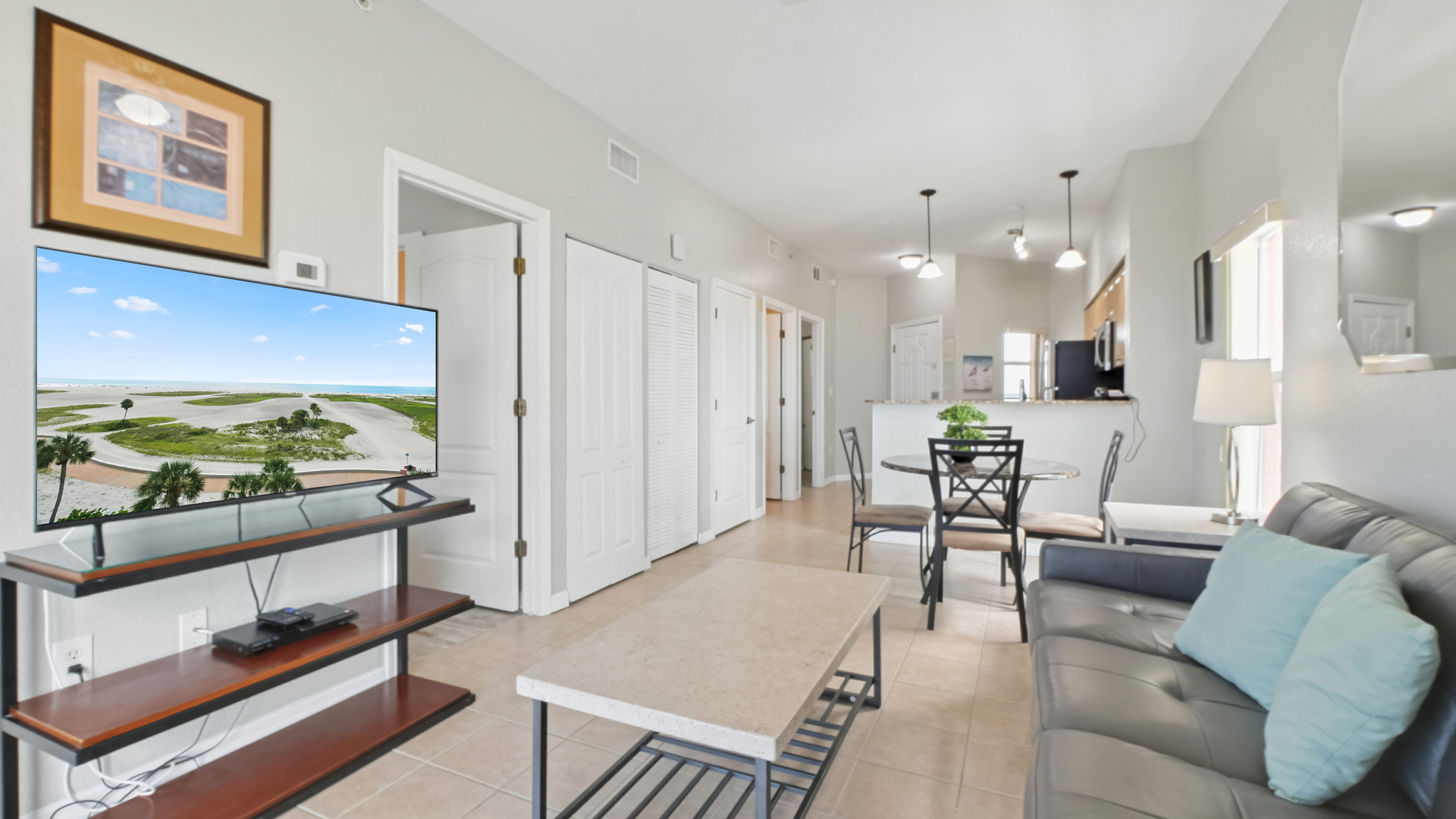 Surf Beach Room 601 Living Room