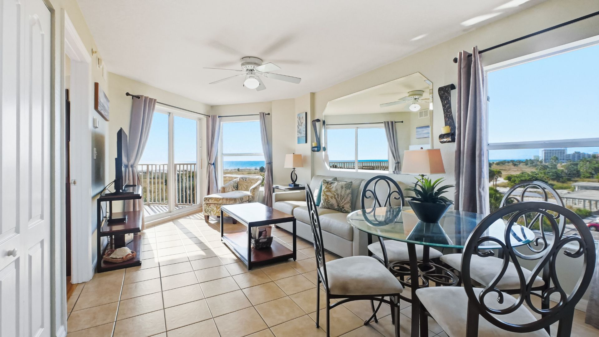 Surf Beach Room 406 Living Room (1)