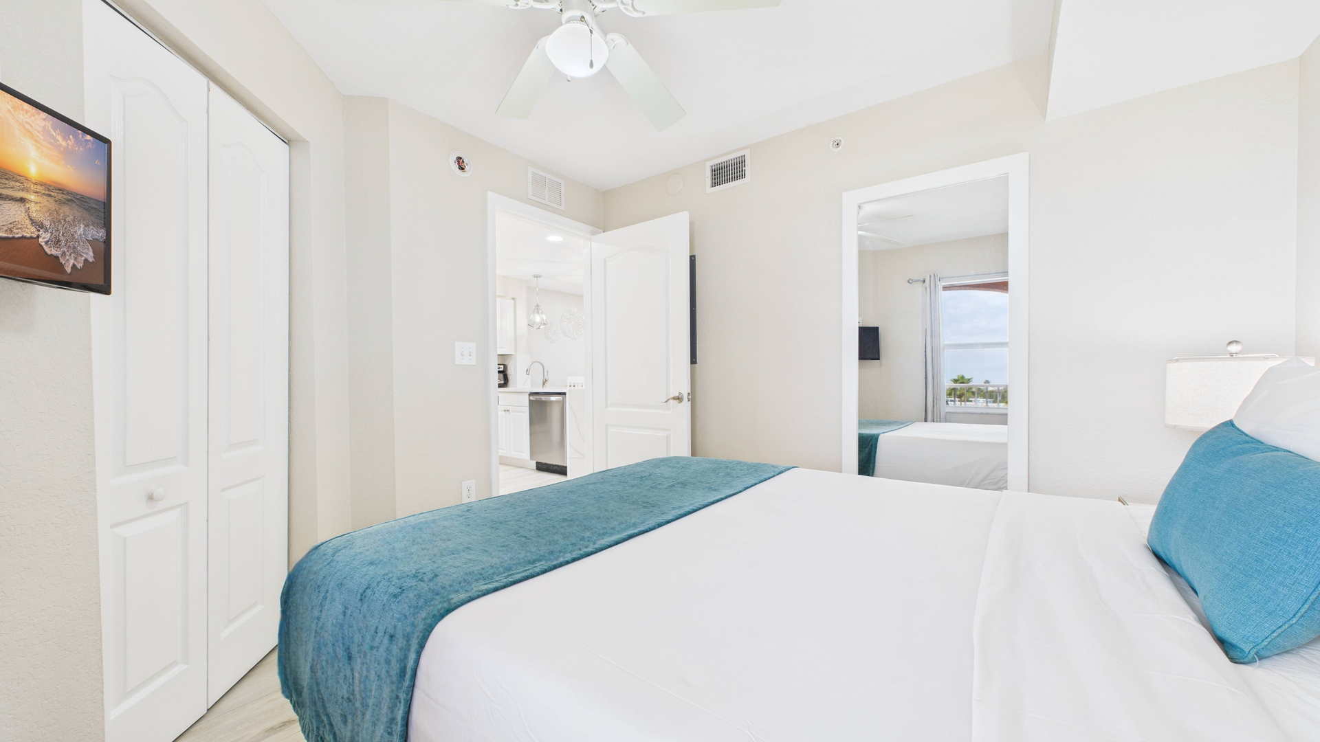 Surf Beach Room 505 Guest Bedroom (1)