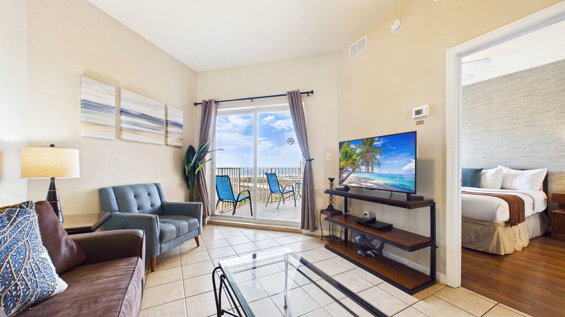 SurfBeach605LivingRoom(1)