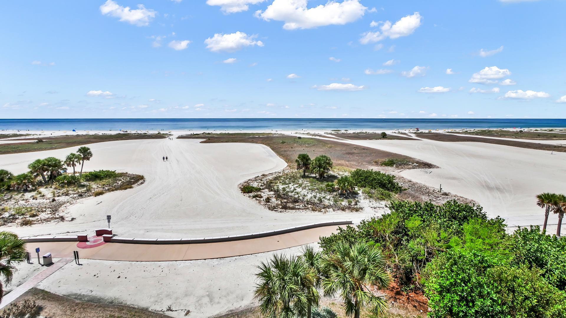 Surf Beach Room 606 Balcony View