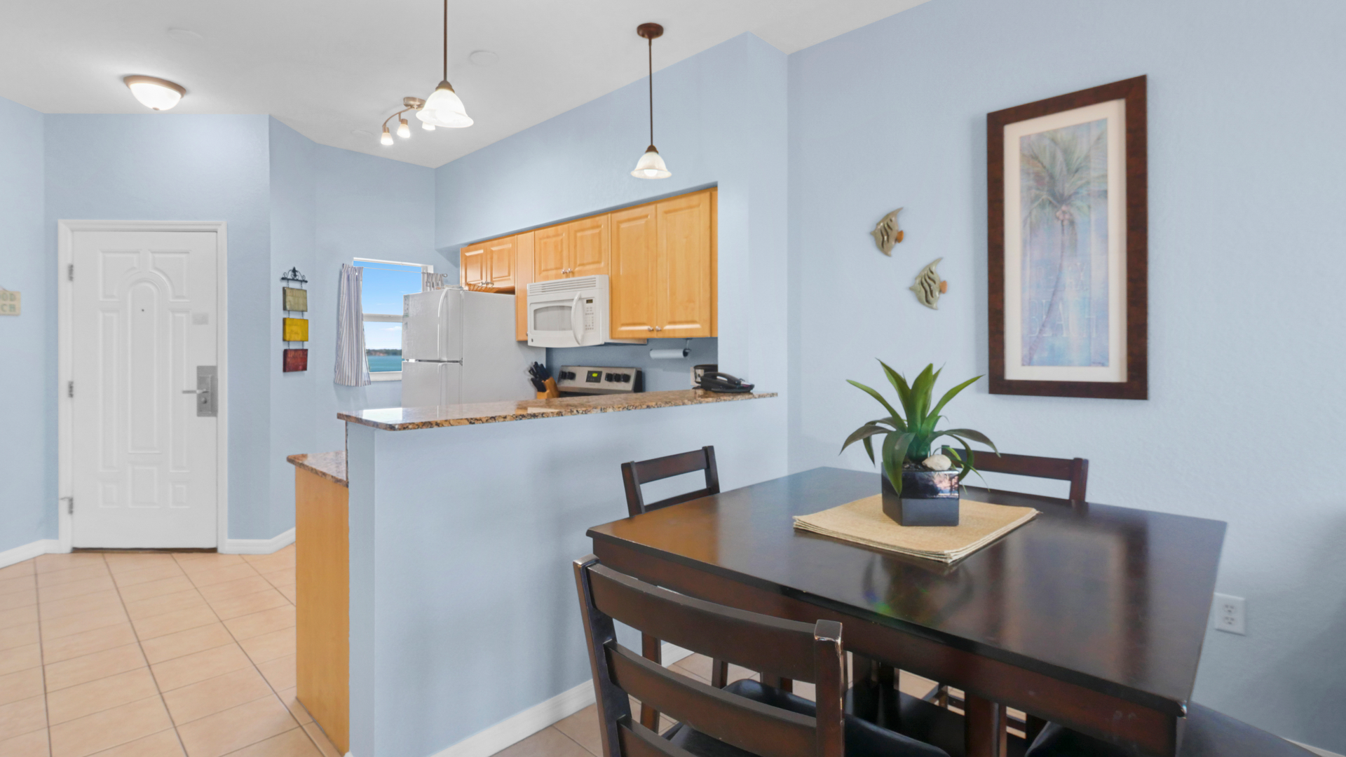 Surf Beach Room 603 Dining Area