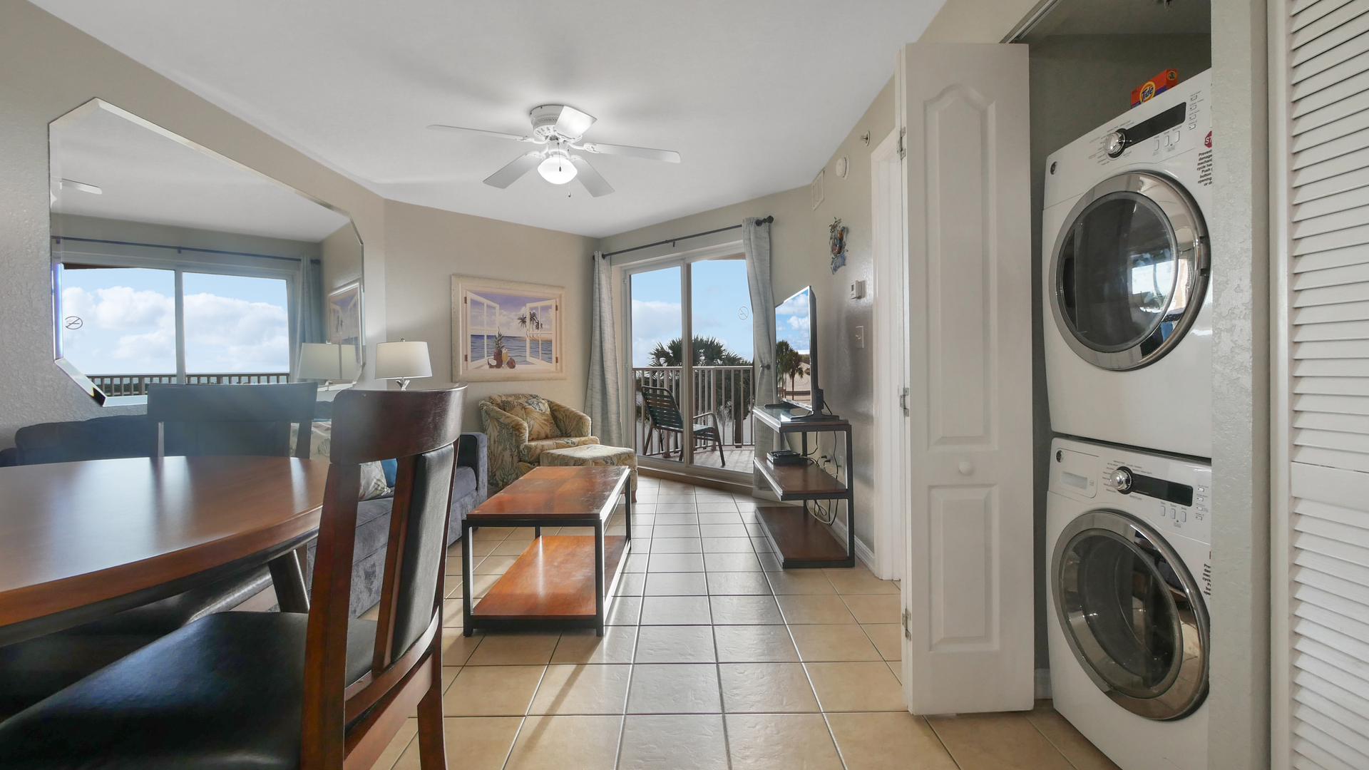 Surf Beach Room 303 Living Room (1)