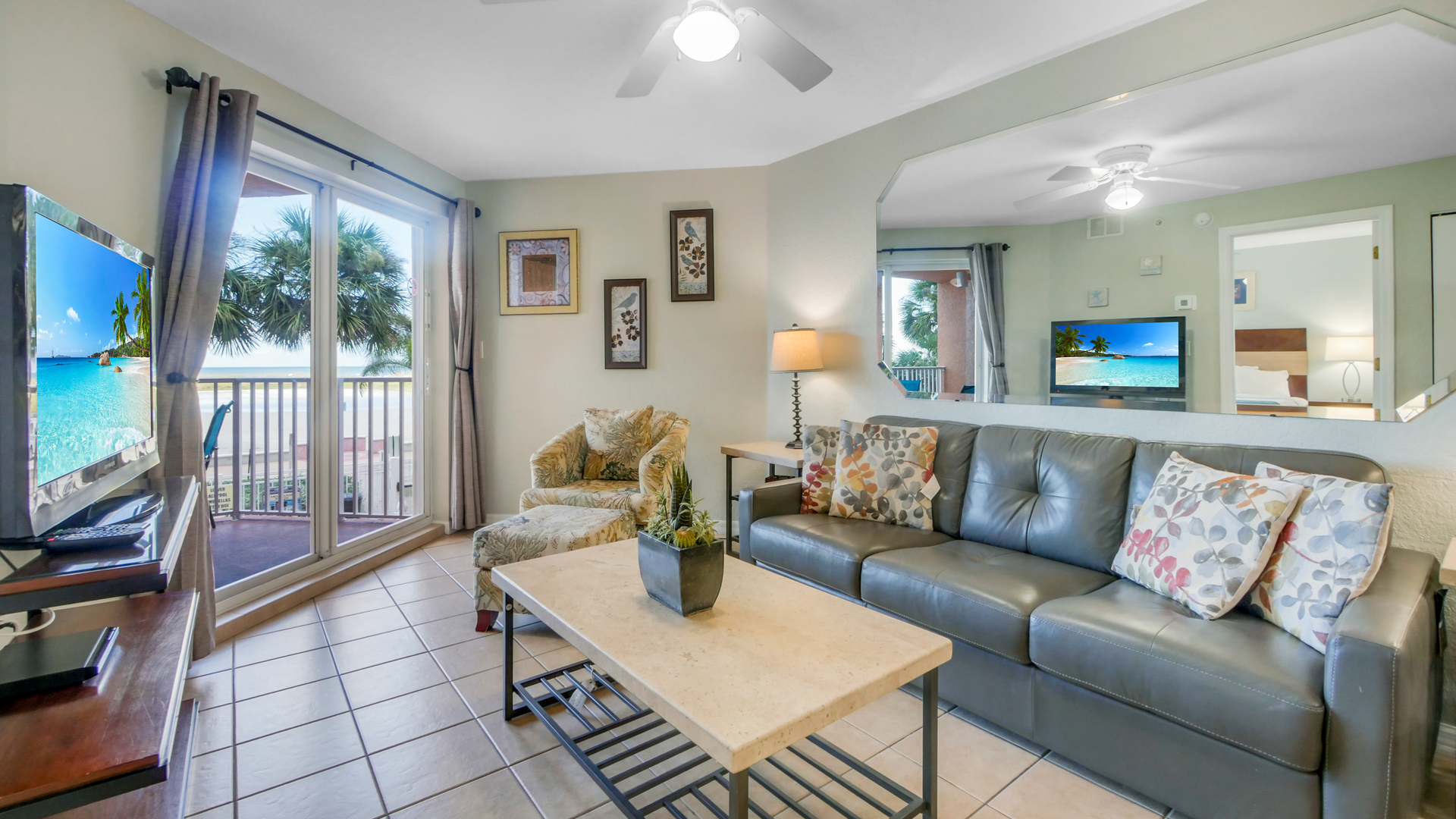 Surf Beach Room 202 Living Room