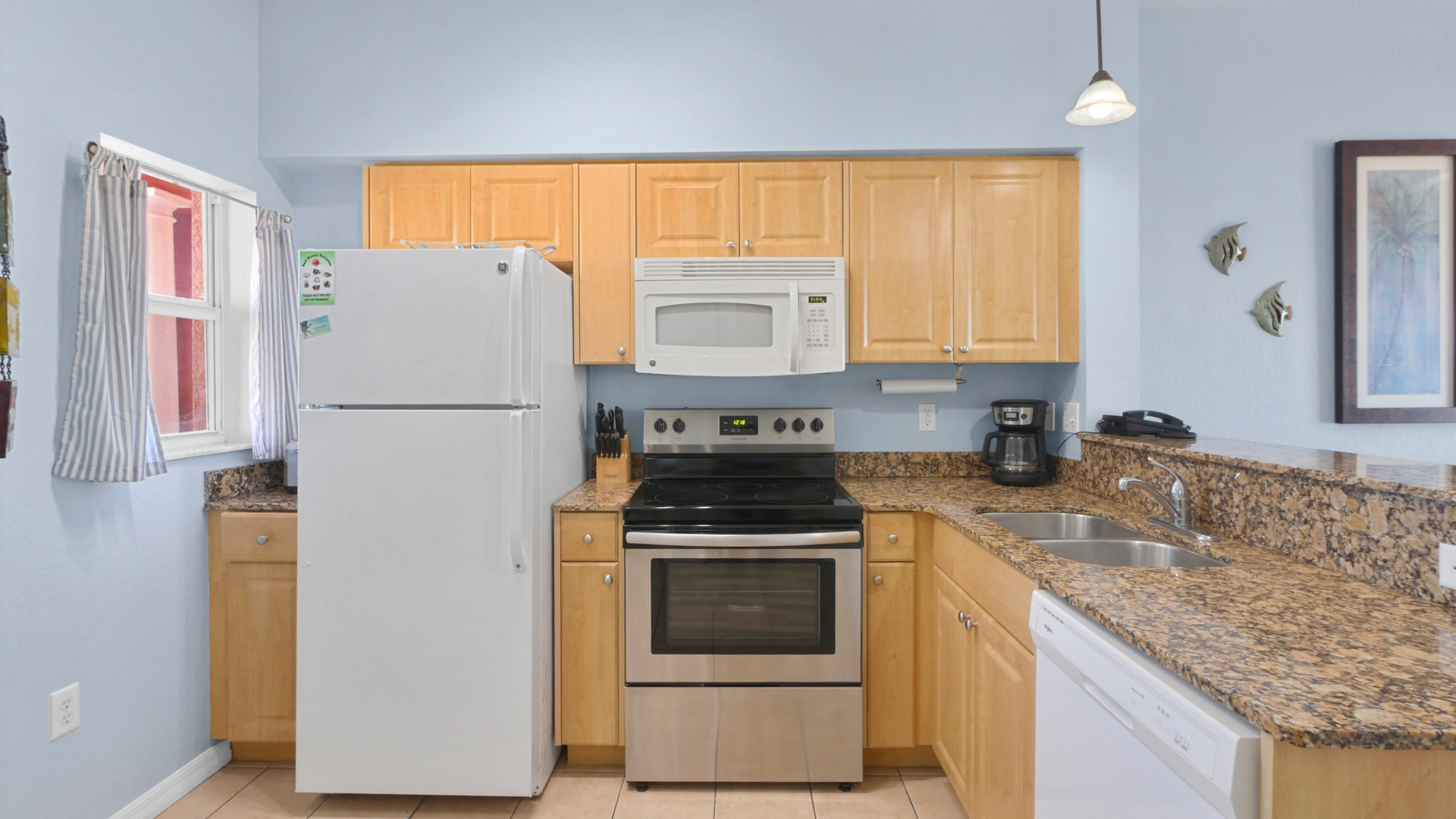 Surf Beach Room 603 Kitchen