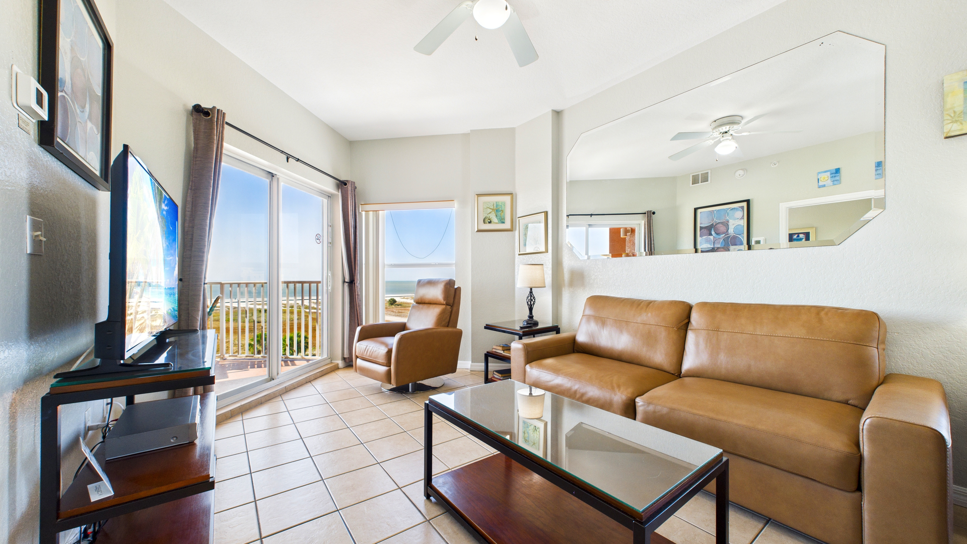 Surf Beach Room 606 Living Room (2)