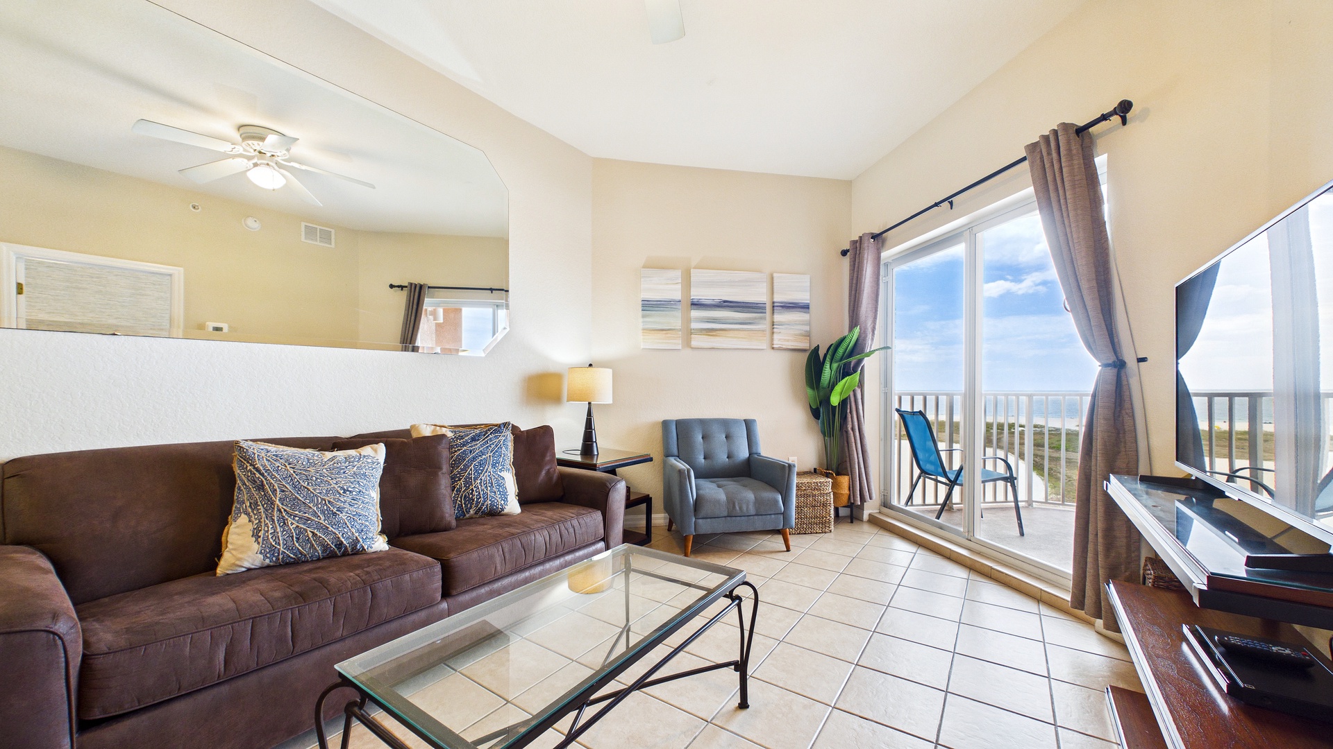 SurfBeach605LivingRoom