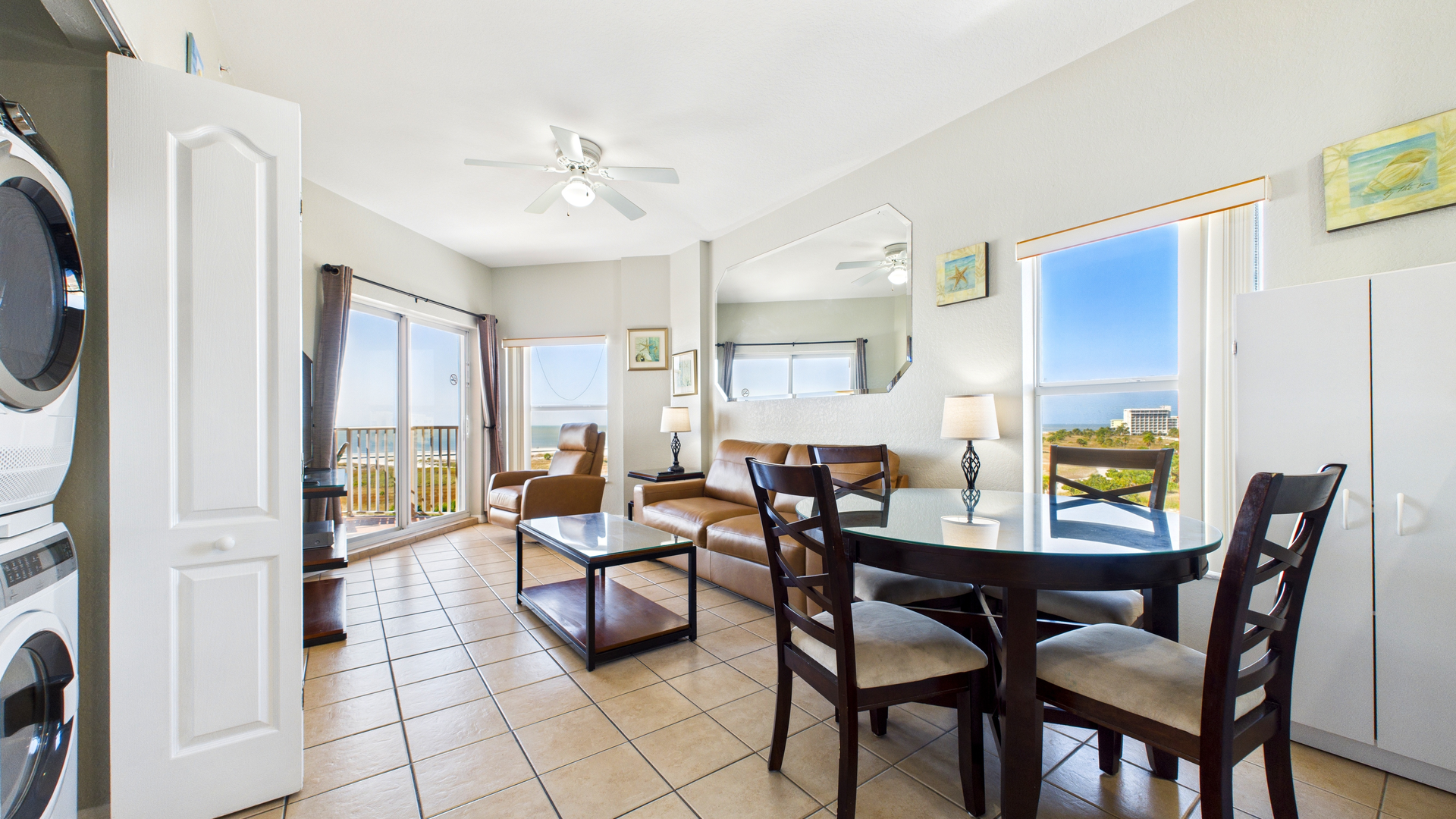 Surf Beach Room 606 Living Room