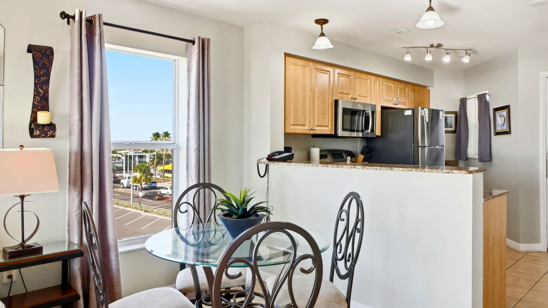 Surf Beach Room 406 Dining Area & Kitchen