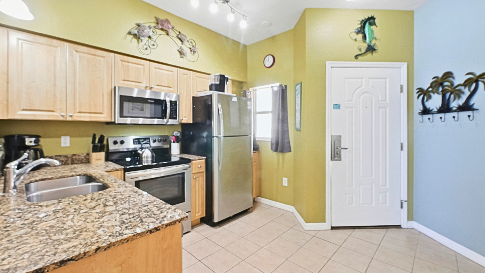 Surf Beach Room 602 Kitchen