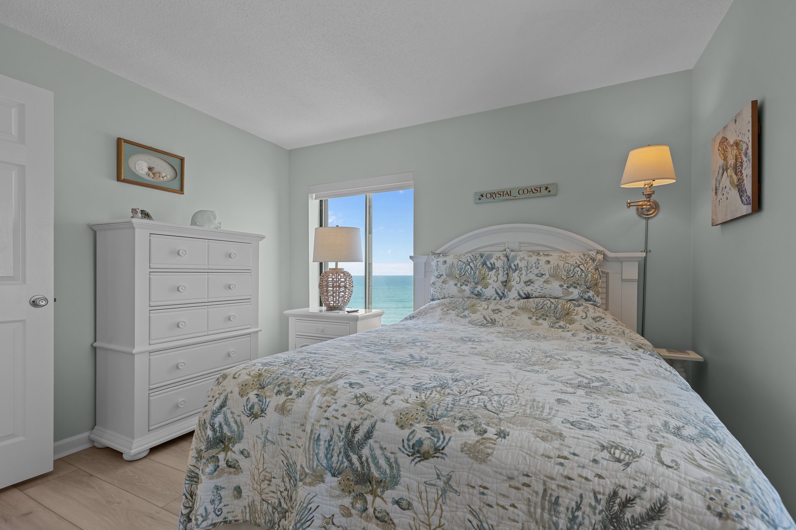 Wake up to stunning ocean views from your coastal bedroom, complete with nautical-themed bedding and beach-inspired décor.