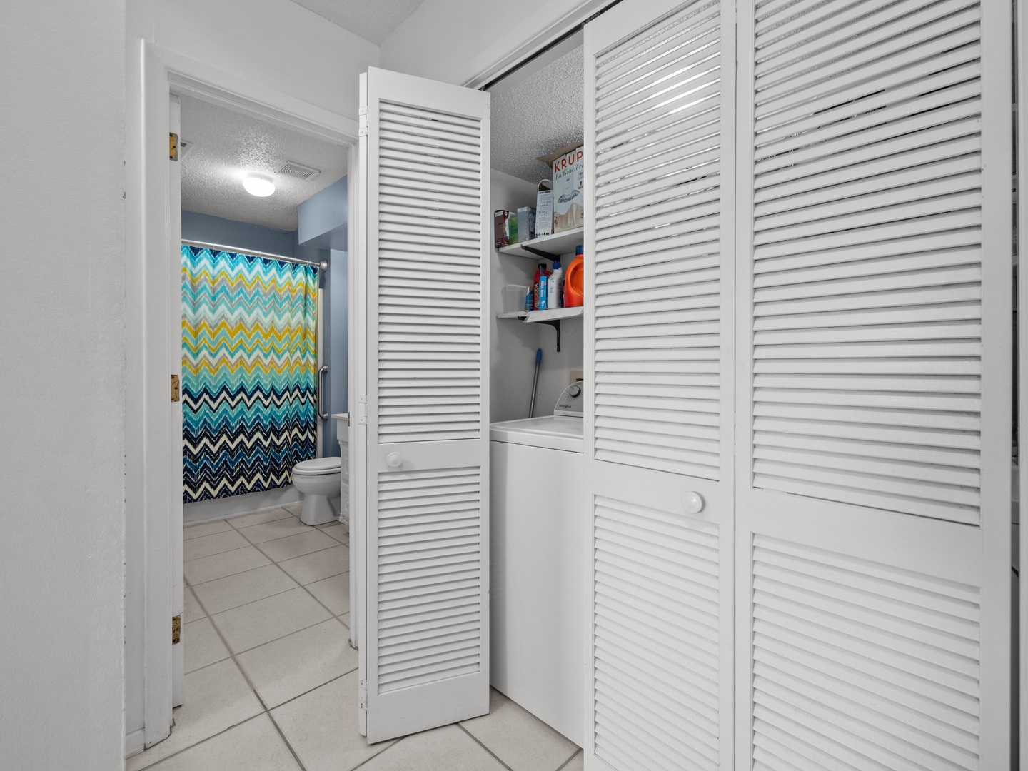 Your laundry stays fresh with in-unit washer and dryer, plus extra storage for all your beach essentials.