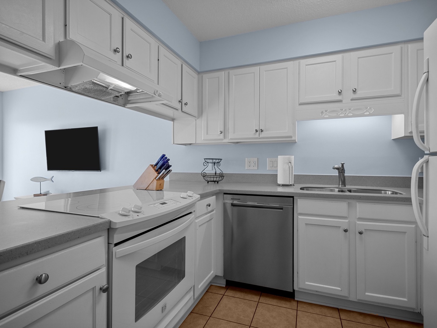 Your fully equipped kitchen features everything needed for home-cooked meals, with modern appliances and plenty of counter space for easy meal prep.