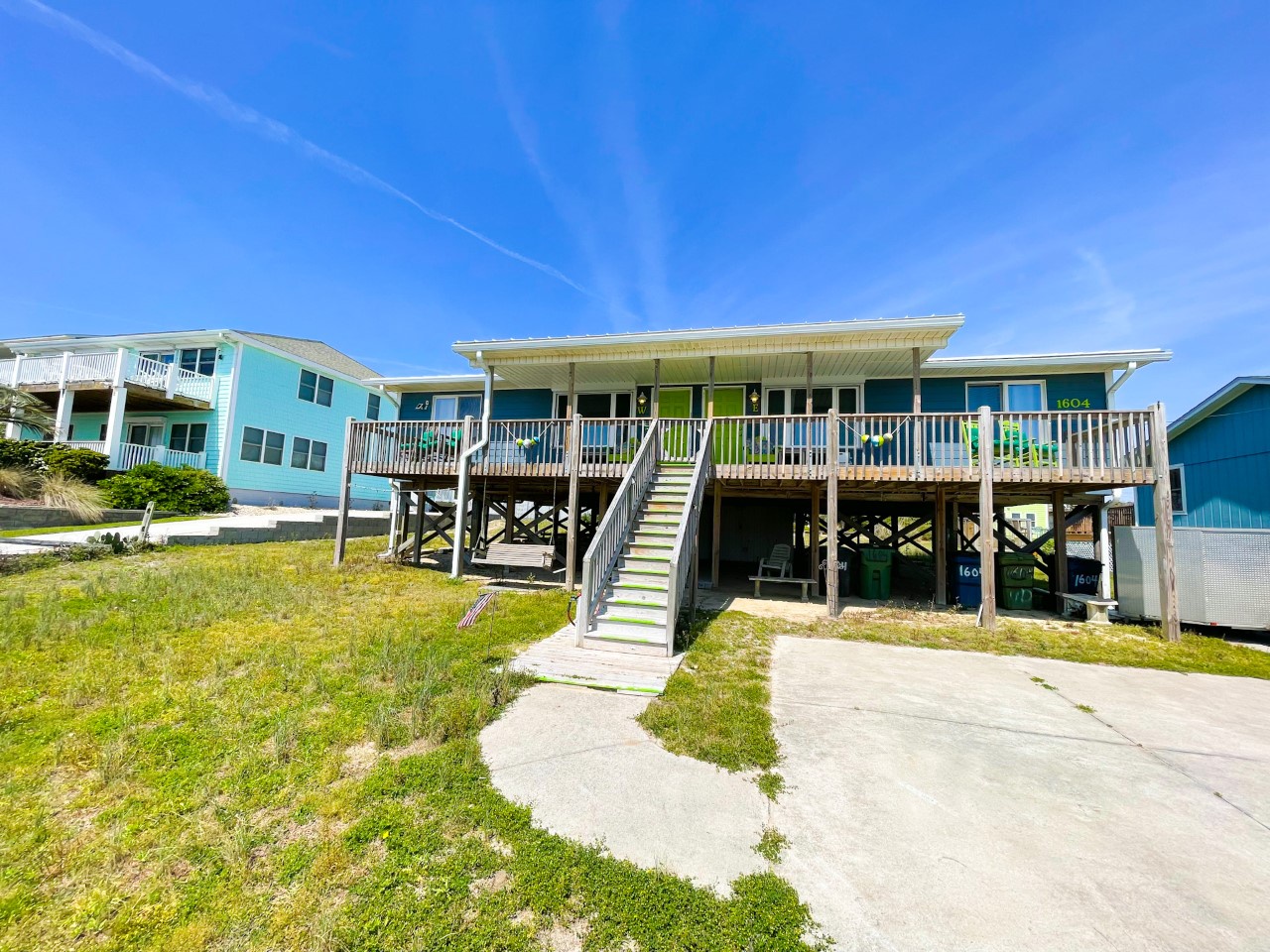 Cheerful coastal home with elevated deck perfect for morning coffee and sunset views, featuring convenient parking and beachy vibes.