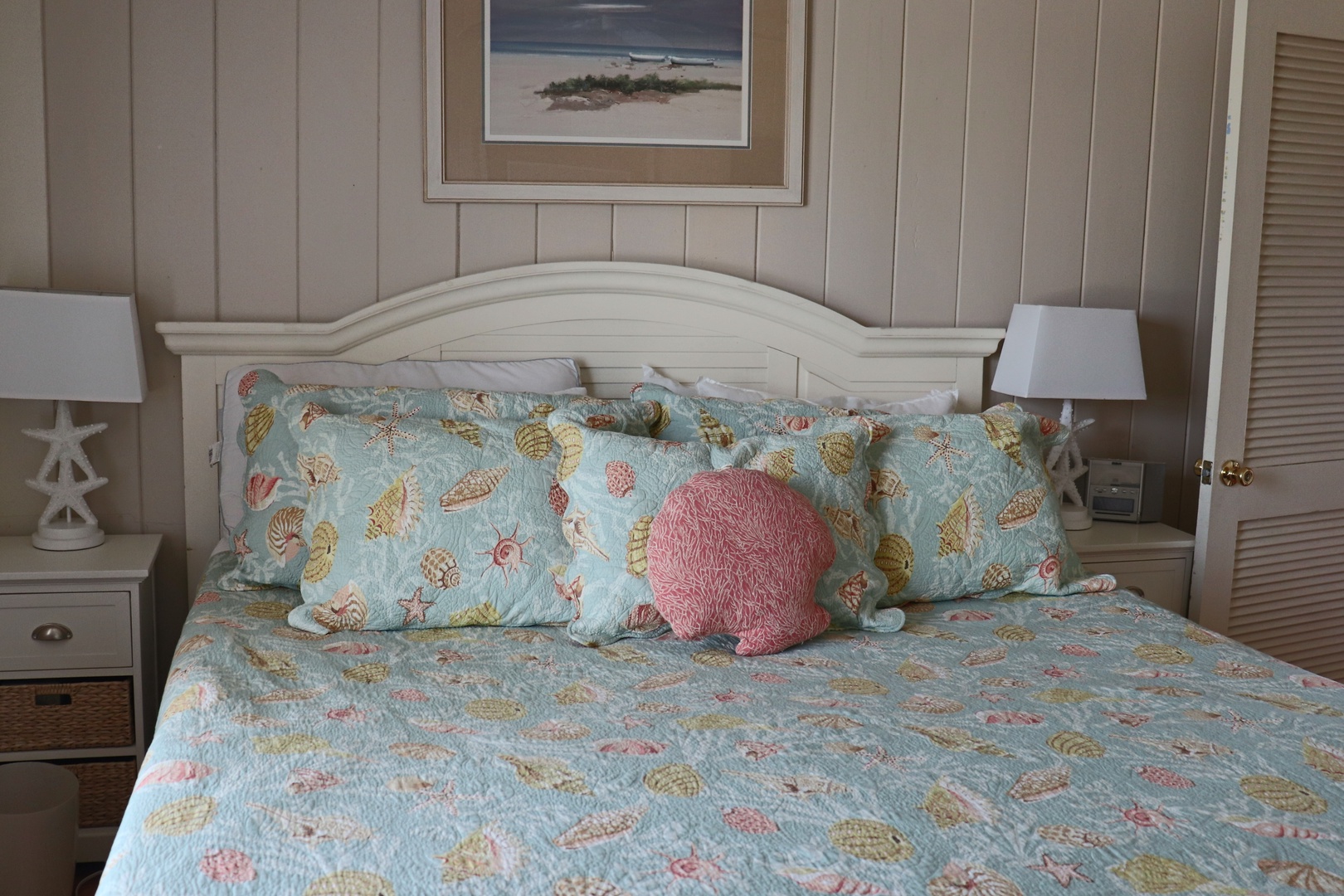 Drift off in your coastal bedroom with seashell-themed bedding and nautical touches that bring ocean dreams to life.