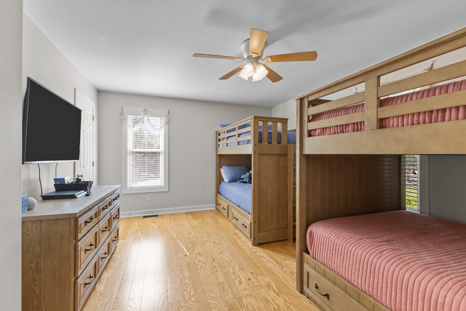 Your spacious bedroom features two sturdy bunk beds, perfect for kids or groups. Watch TV, enjoy natural light, and stay cool with the ceiling fan.