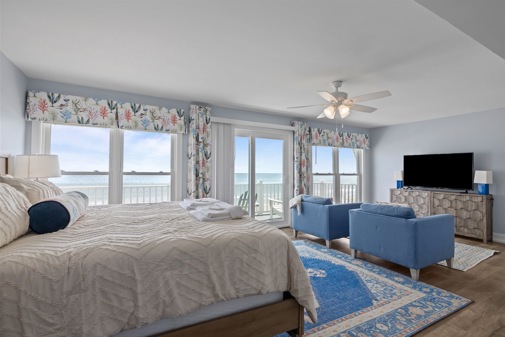 Wake up to stunning ocean views from your comfortable bed, then relax in the cozy seating area while watching the waves roll in.