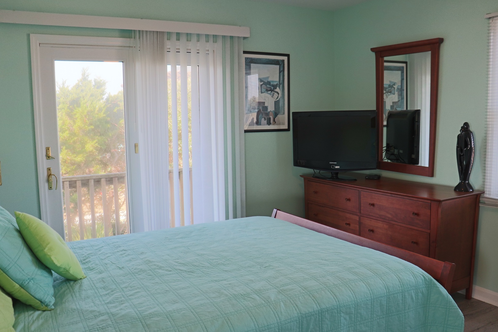 Wake up to serene garden views from your comfortable bed, then catch up on shows with the flat-screen TV in this peaceful retreat.