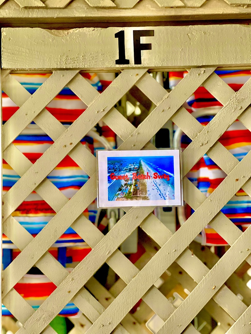Colorful entrance gate marks your arrival at this beachfront retreat, with vibrant lattice work welcoming you to floor 1F.