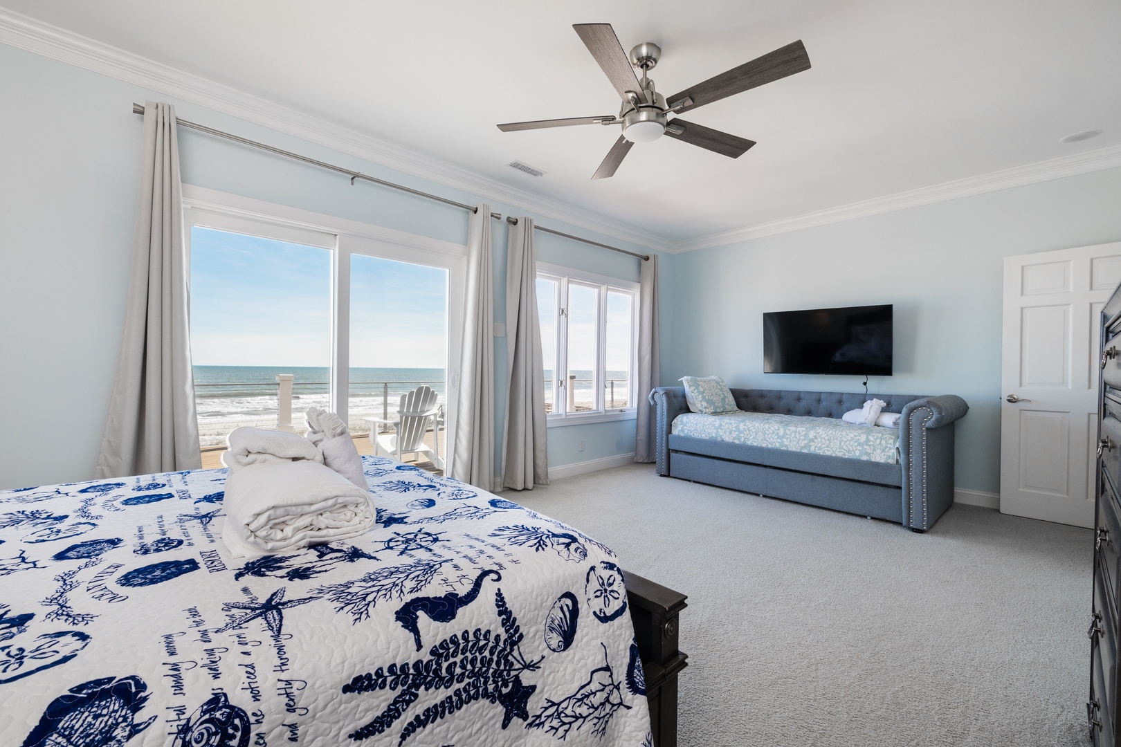 Wake up to stunning ocean views from your comfortable bedroom, complete with daybed and entertainment for relaxing beach days.