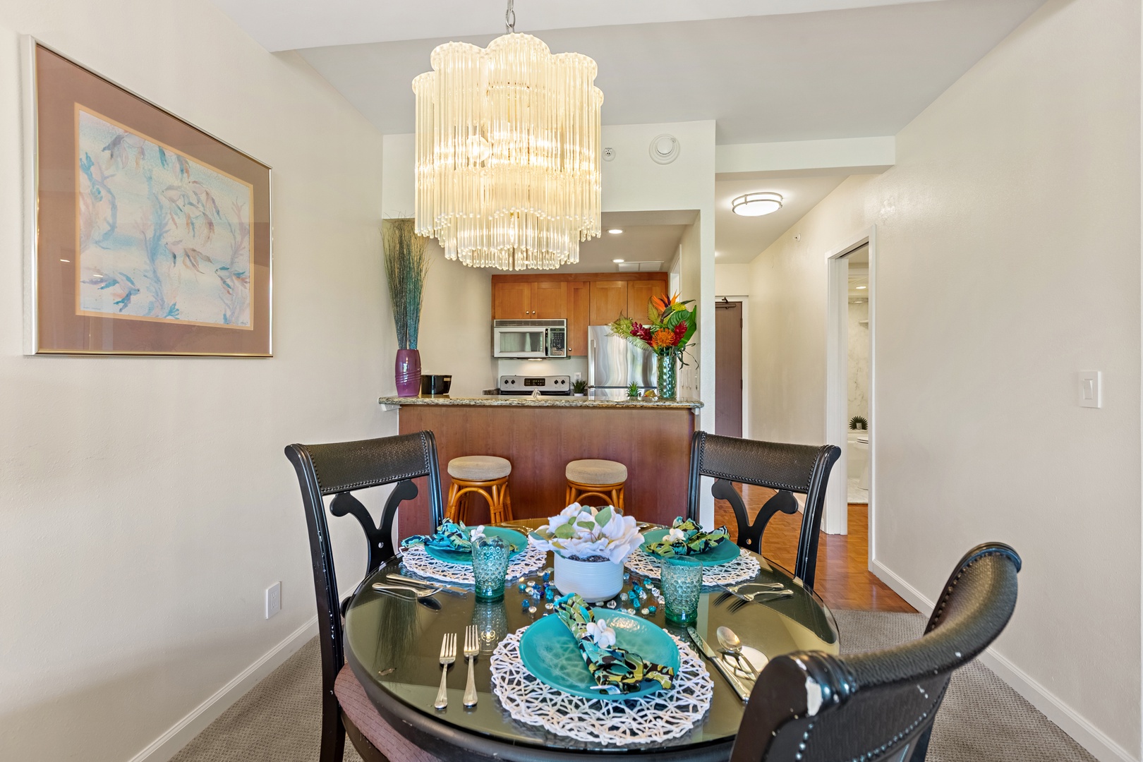 Enjoy casual island dining in this bright, beautifully updated space designed for comfort, connection, and relaxed resort living.
